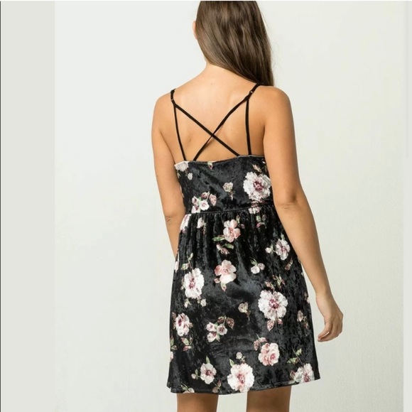 VELVET DRESS SIZE M 🌺 - Picture 2 of 2